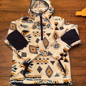 The north face men’s 1/4 zip Sherpa hoodie. Kangaroo pouch has zippers.